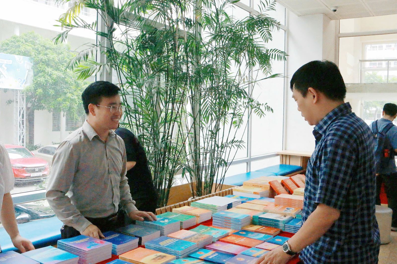 Trường Đại học Luật Hà Nội lan tỏa tri thức tại “Ngày sách và Văn hóa đọc Việt Nam năm 2026”