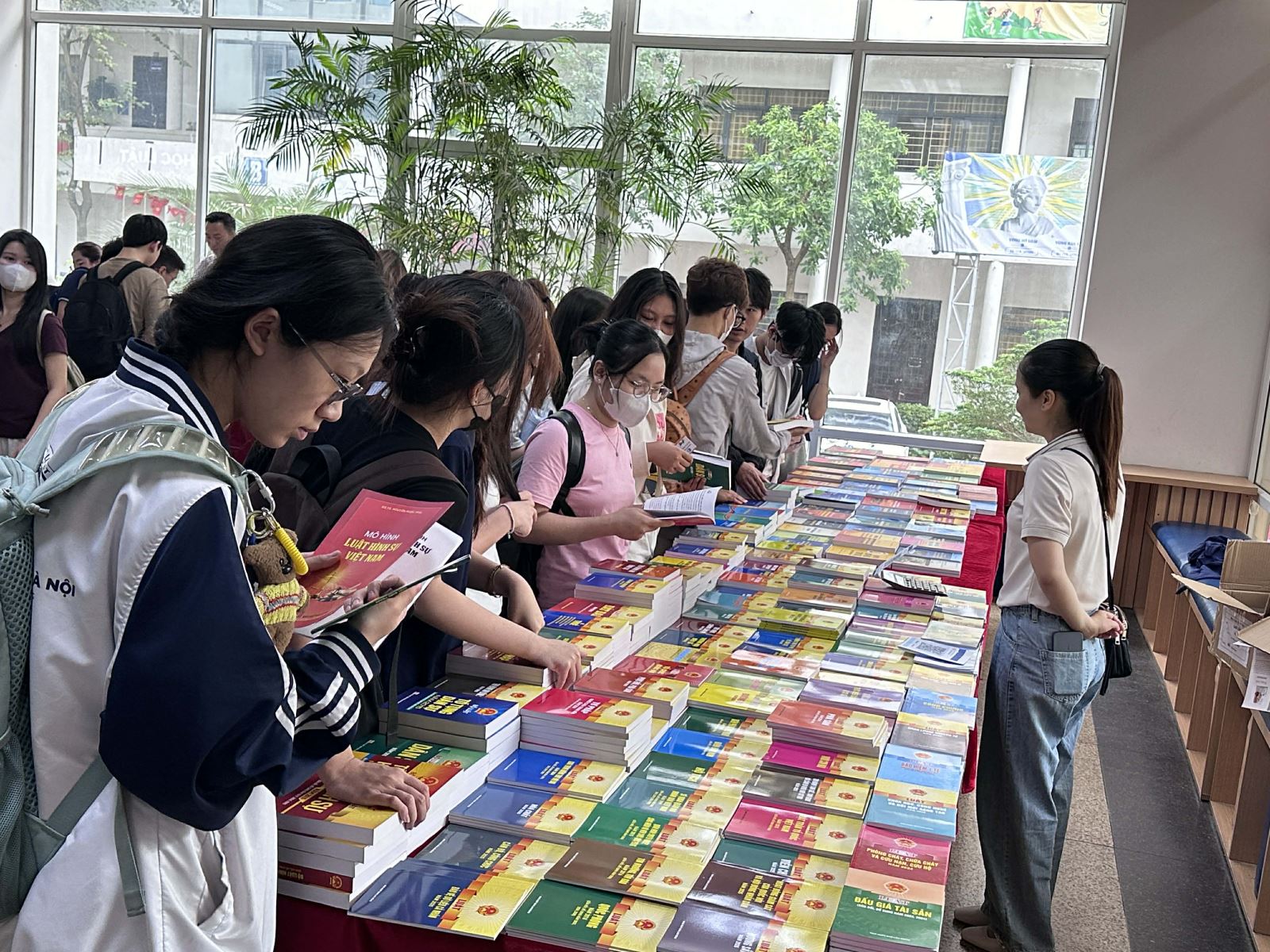 Trường Đại học Luật Hà Nội lan tỏa tri thức tại “Ngày sách và Văn hóa đọc Việt Nam năm 2026”